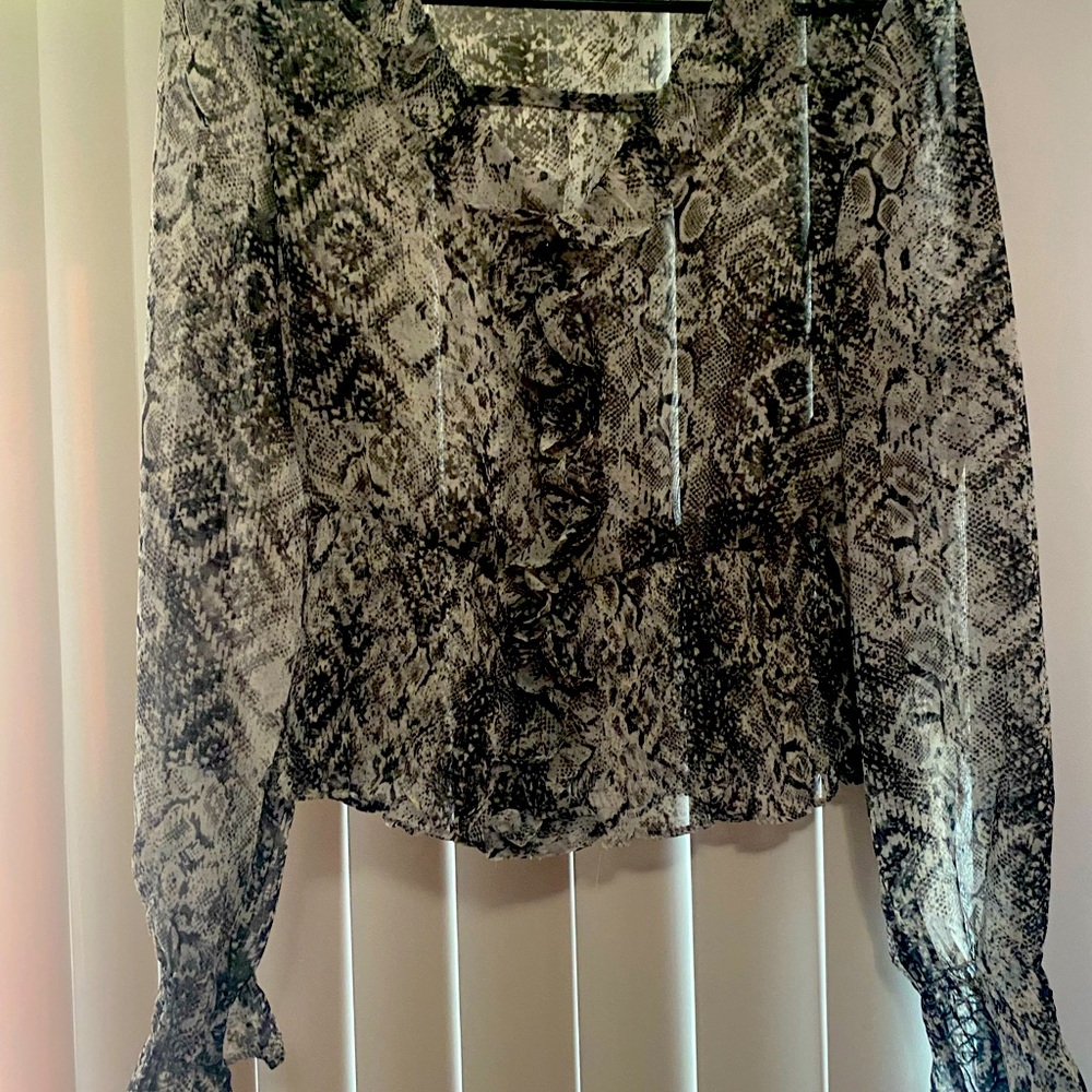 Cute blouse